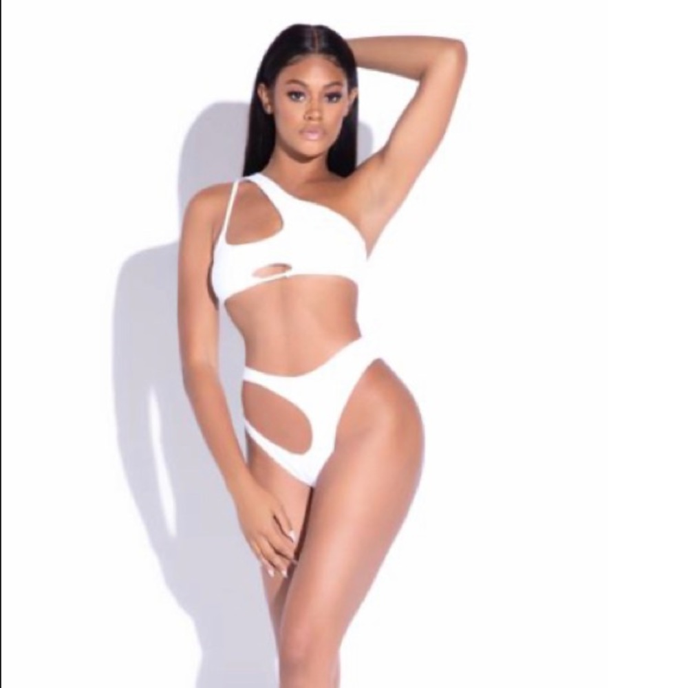 White bikini - New medium